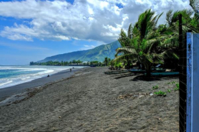 TAHITI - Fare Teava Beach
